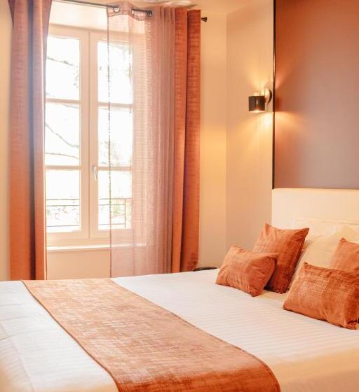 هتل Logis Auberge De La Tour Hôtel & Restaurants