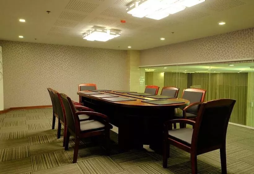 One Central Hotel & Suites