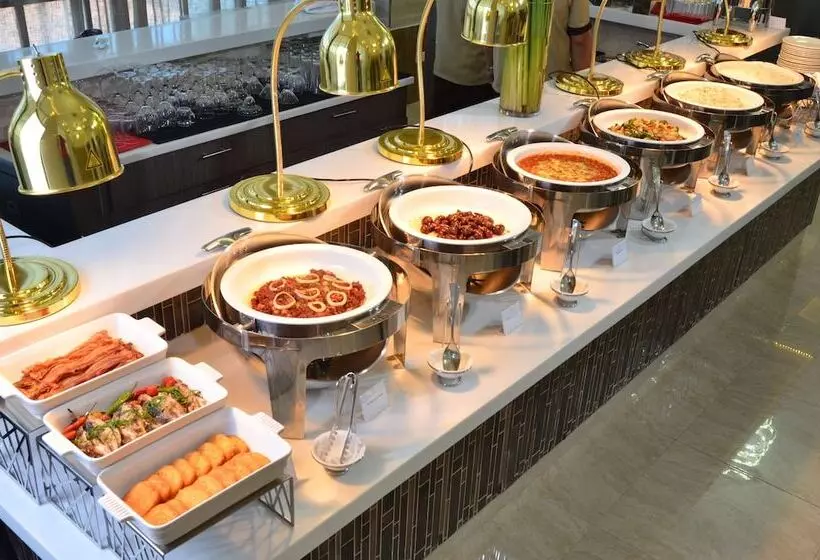 One Central Hotel & Suites