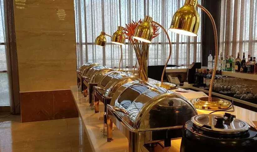 One Central Hotel & Suites