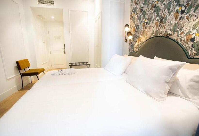 هتل Soho Boutique Opera