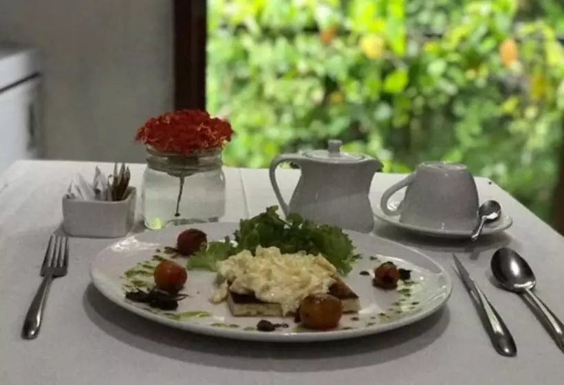 Hotelli Tapa Tepi Kali Canggu