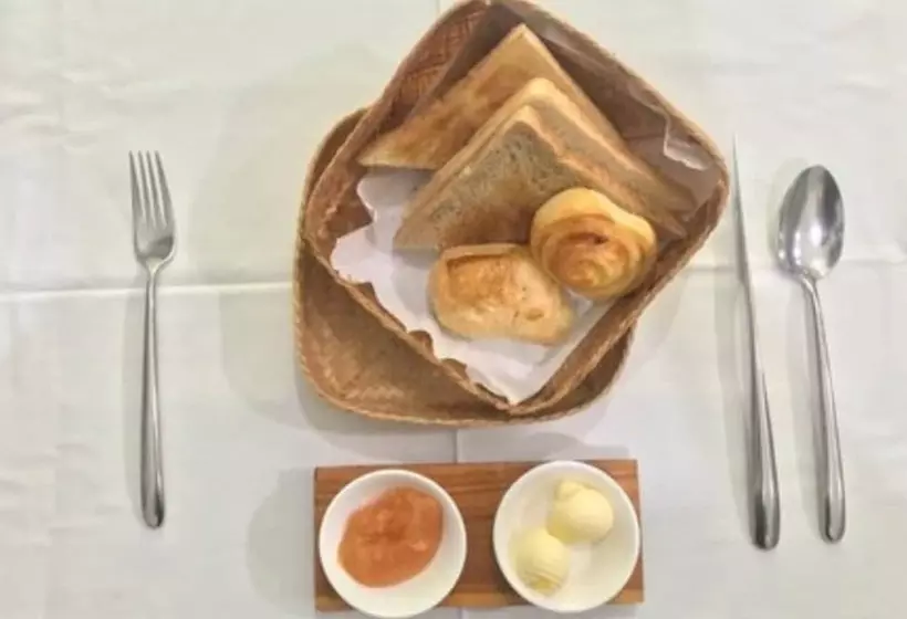 Hotelli Tapa Tepi Kali Canggu