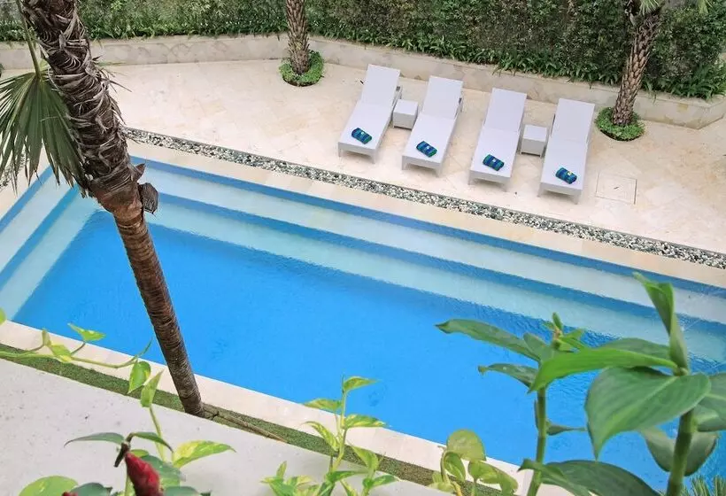 Hotelli Tapa Tepi Kali Canggu
