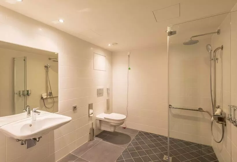 هتل Hampton By Hilton Munich City West