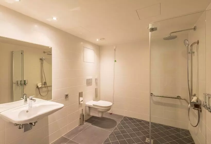 هتل Hampton By Hilton Munich City West