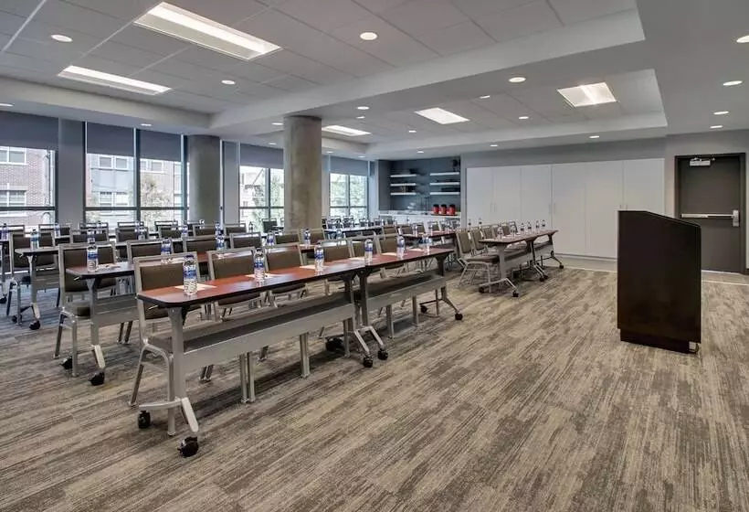 ホテル Hyatt Place Iowa City Downtown