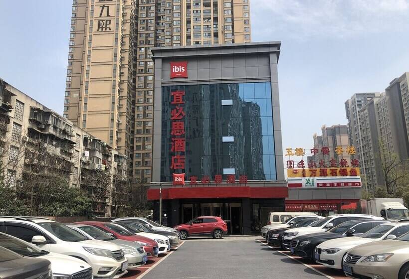Отель Ibis Chengdu East Railway Station