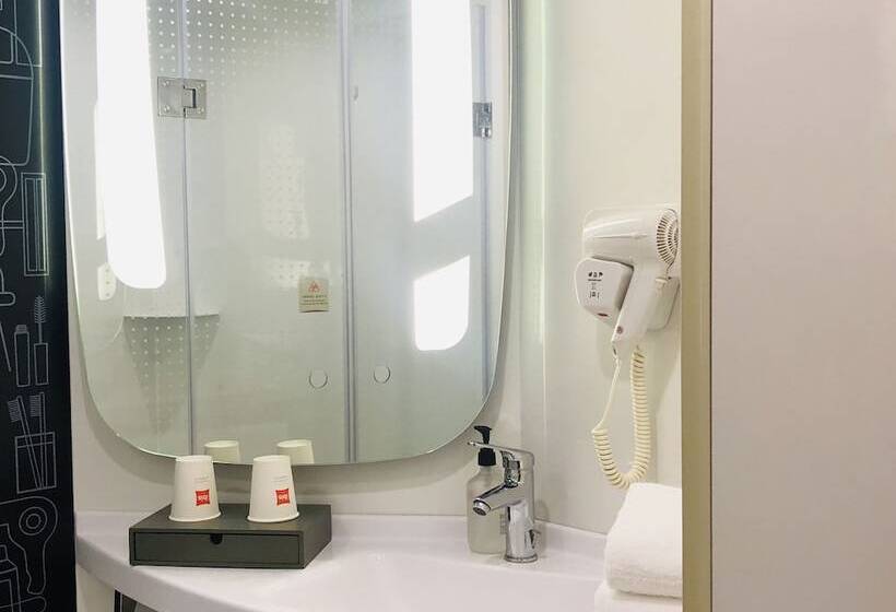 Отель Ibis Chengdu East Railway Station