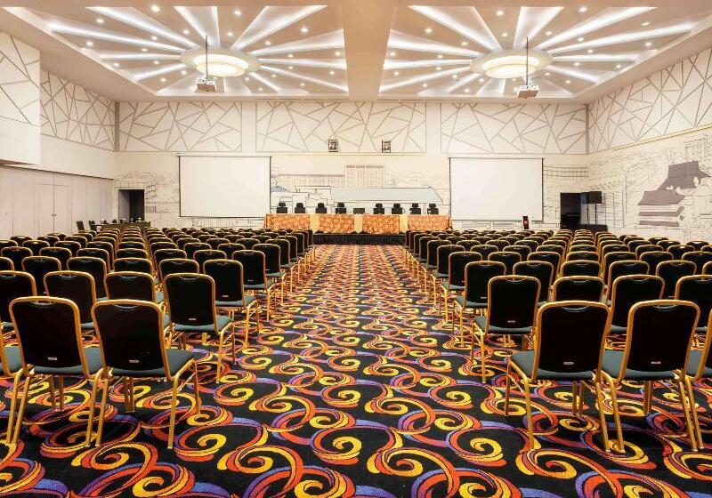 هتل Ibis Pontianak City Center