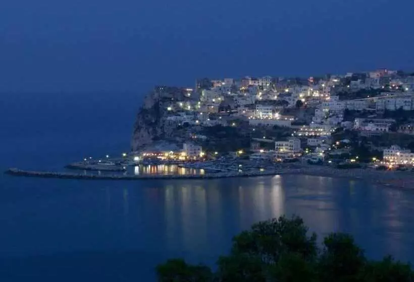 هتل Albergo Villa A Mare