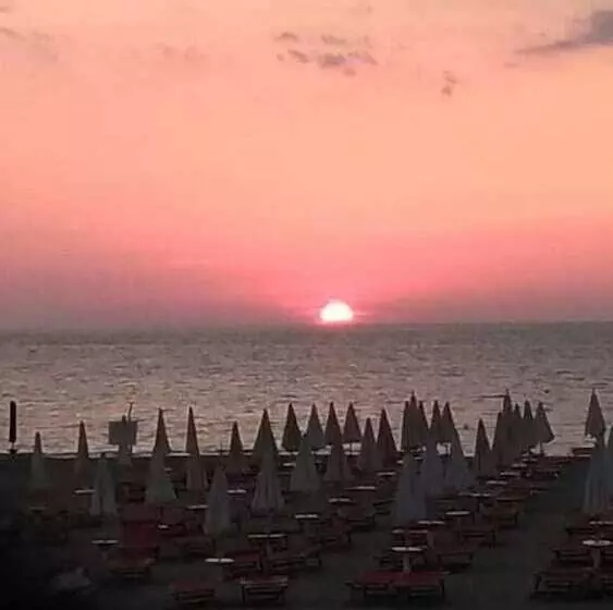 هتل Albergo Villa A Mare