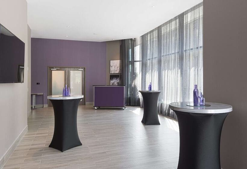 فندق Hilton Garden Inn Ottawa Downtown