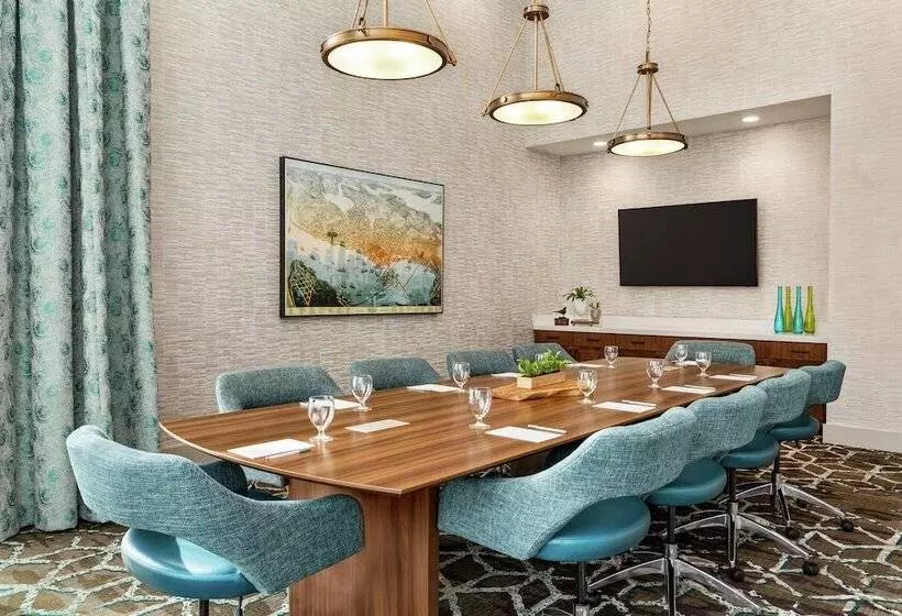 هتل Hilton Garden Inn Seattle Airport