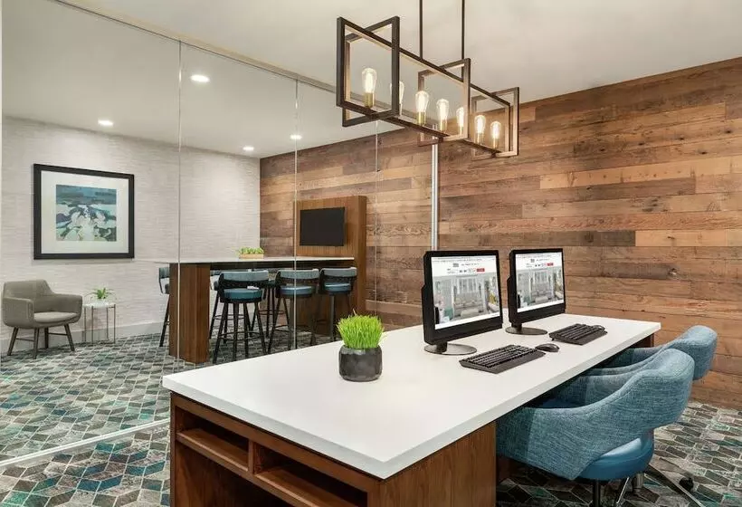 هتل Hilton Garden Inn Seattle Airport
