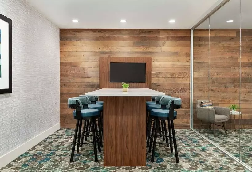 هتل Hilton Garden Inn Seattle Airport