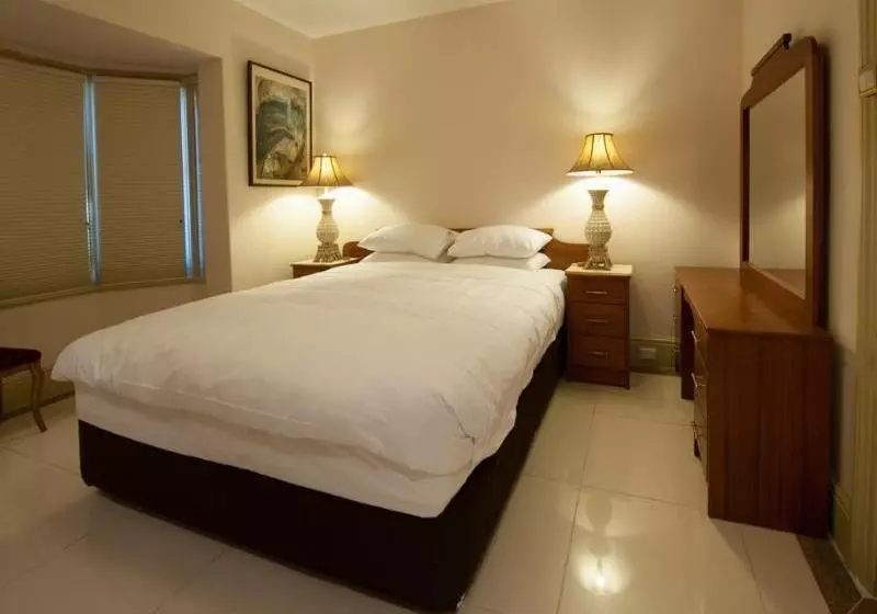 هتل Hopkins Manor