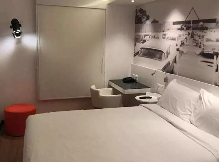 Hotelli Ibis Styles Montevideo Biarritz
