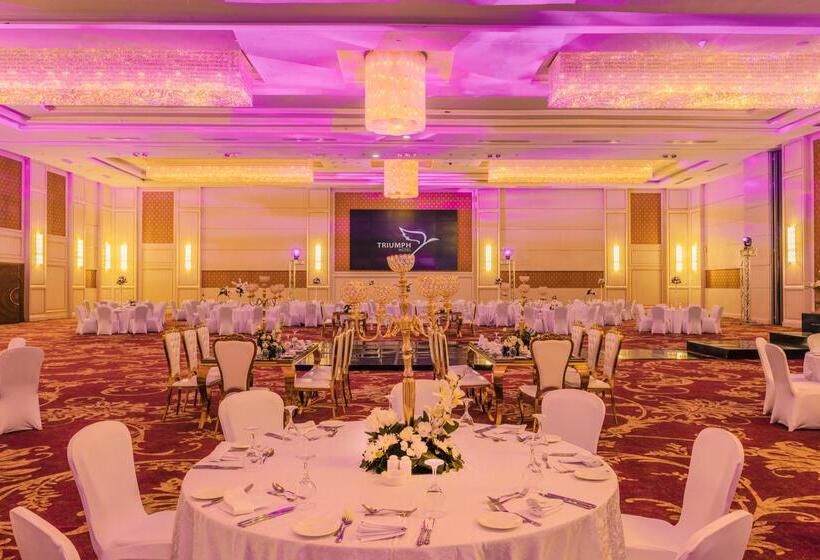 هتل Triumph Luxury