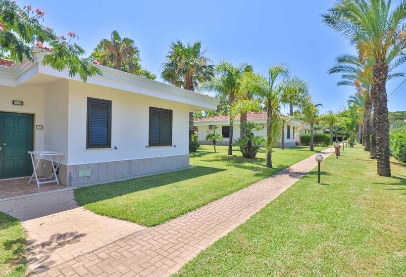 בית מלון כפרי Villaggio Selene Mare