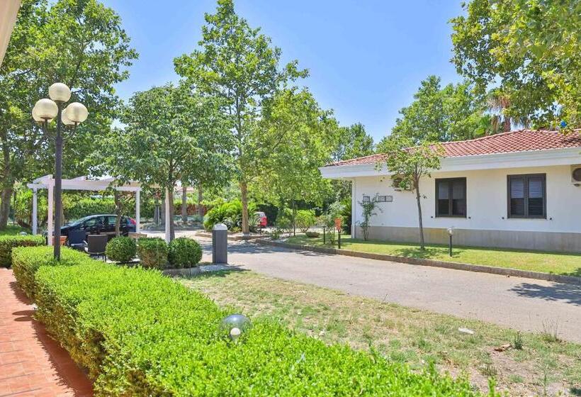 בית מלון כפרי Villaggio Selene Mare