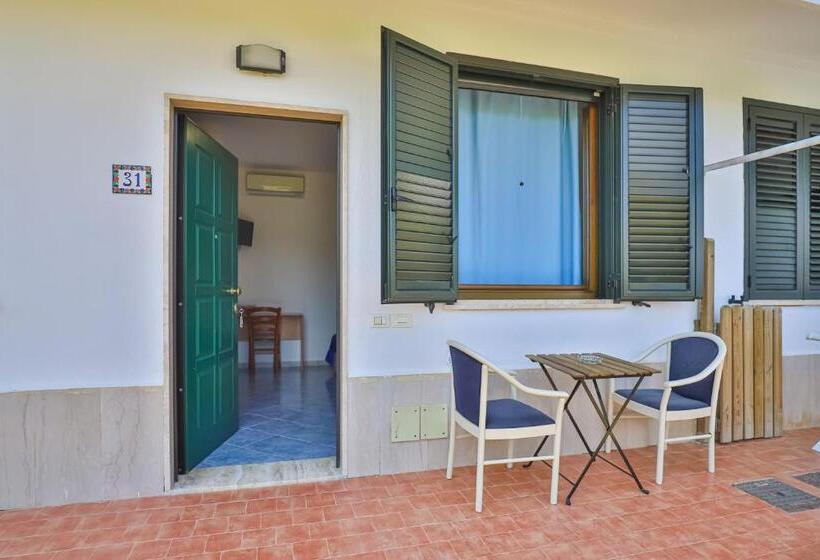 בית מלון כפרי Villaggio Selene Mare