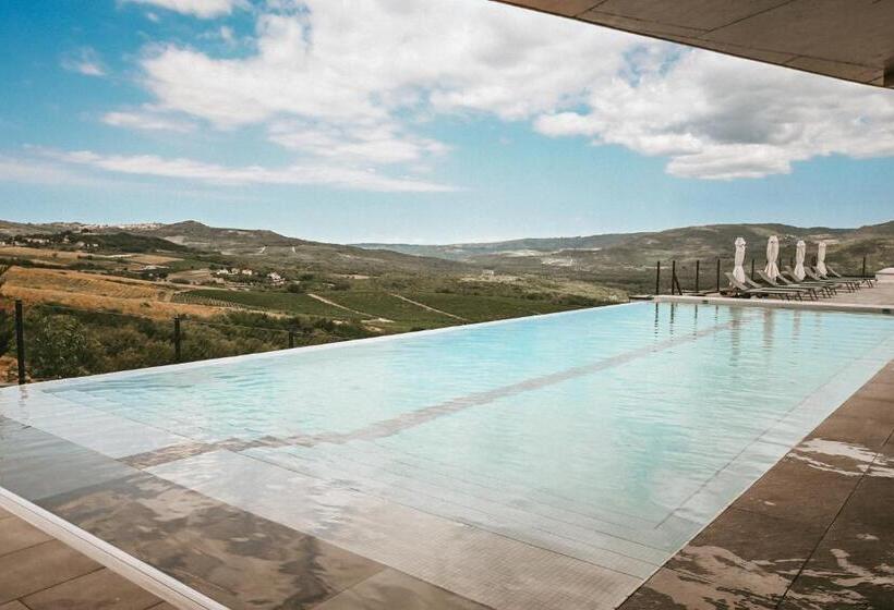 Winery & Design Hotel Roxanich