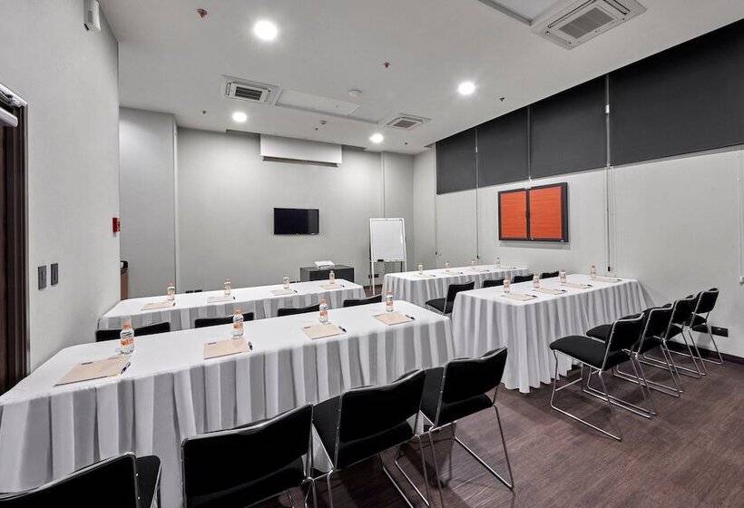 Отель City Express By Marriott Ciudad De México La Villa