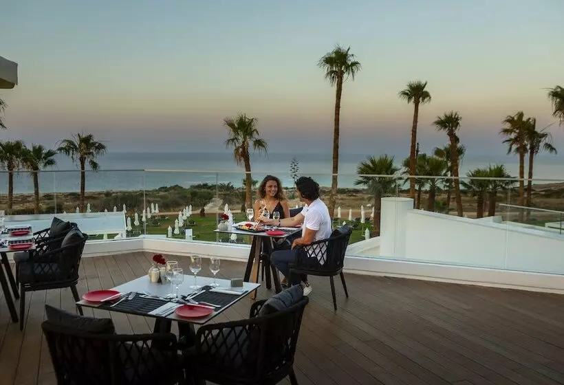 Leonardo Crystal Cove Hotel & Spa – Adults Only