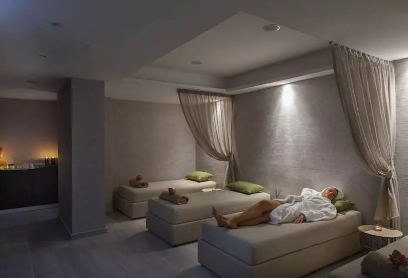 Leonardo Crystal Cove Hotel & Spa – Adults Only