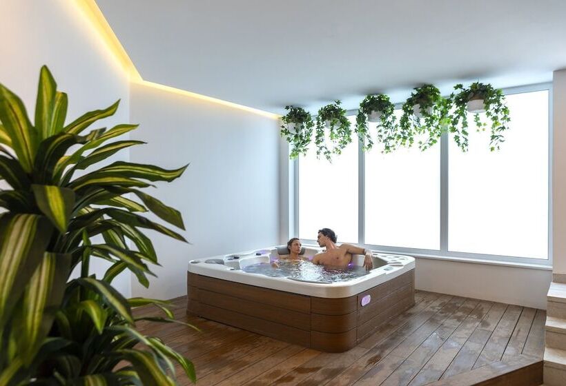 Leonardo Crystal Cove Hotel & Spa – Adults Only