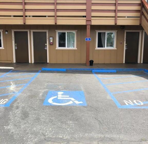 汽车旅馆 Pacific Inn