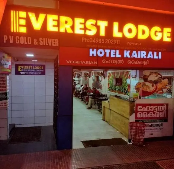 Kapselihotelli Everest Lodge