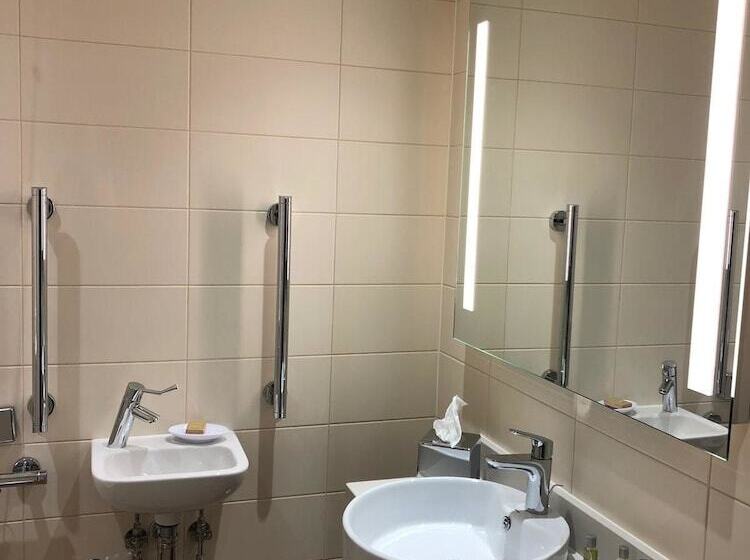 Отель Hilton Garden Inn Birmingham Airport