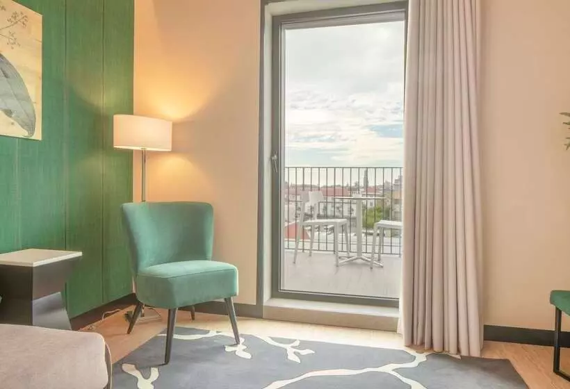 هتل NH Porto Jardim