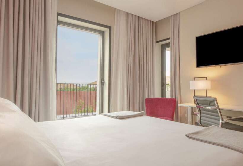 هتل NH Porto Jardim