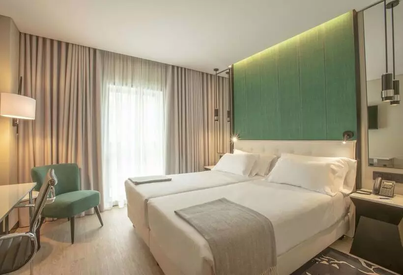 هتل NH Porto Jardim