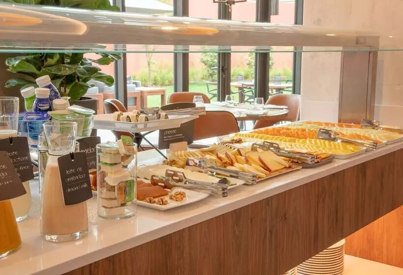 هتل NH Porto Jardim