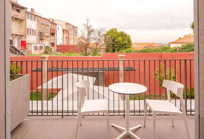 هتل NH Porto Jardim