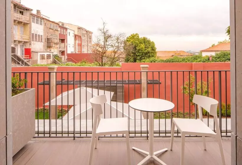 هتل NH Porto Jardim