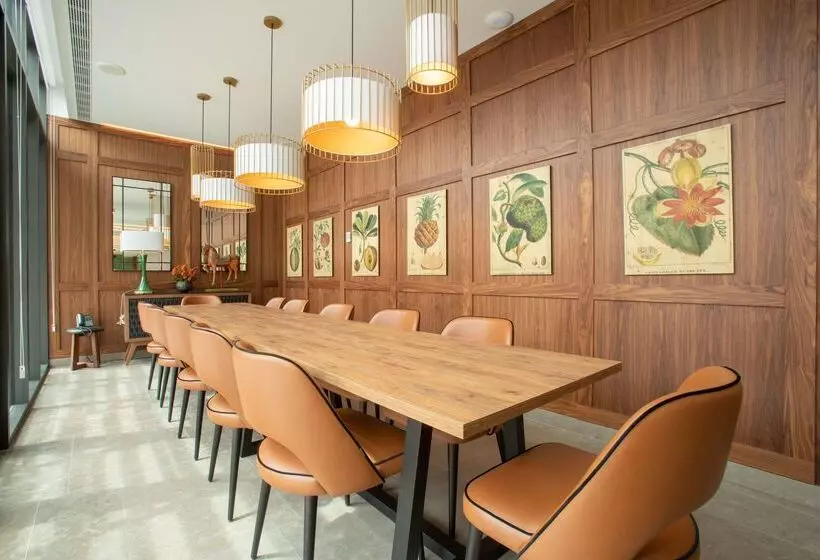 هتل NH Porto Jardim