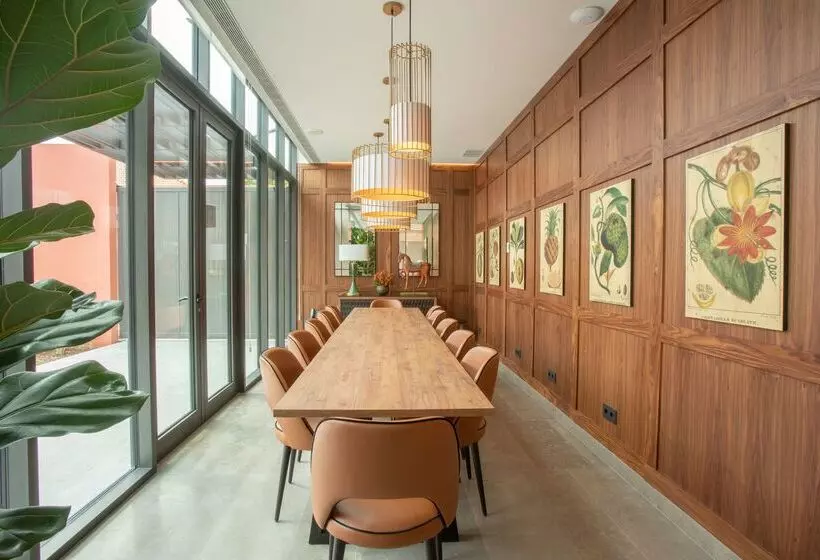 هتل NH Porto Jardim