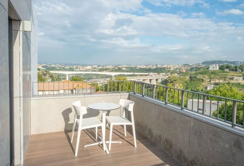 هتل NH Porto Jardim