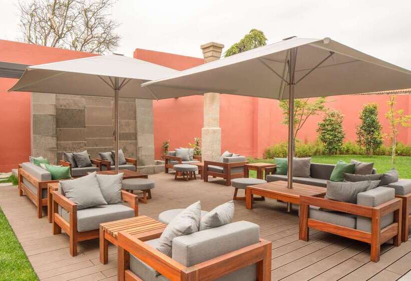 هتل NH Porto Jardim