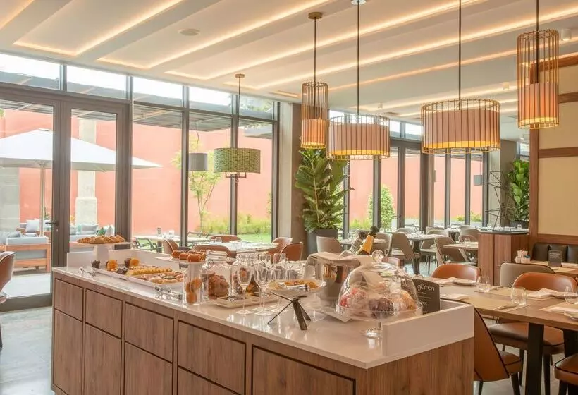 هتل NH Porto Jardim