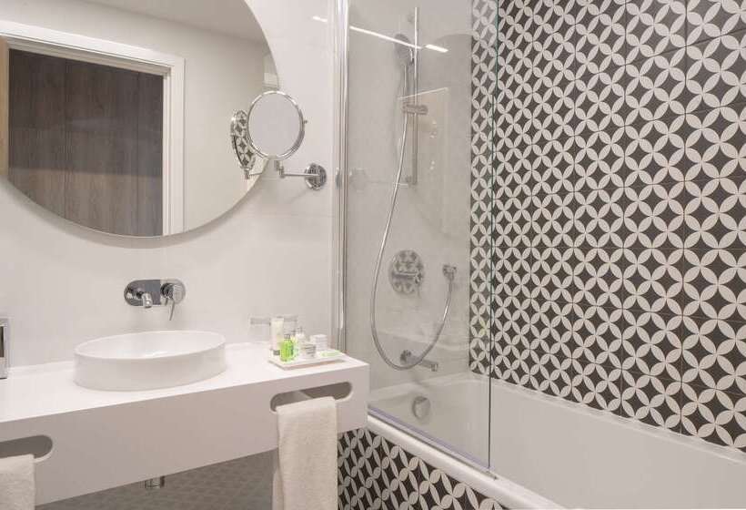 هتل NH Porto Jardim