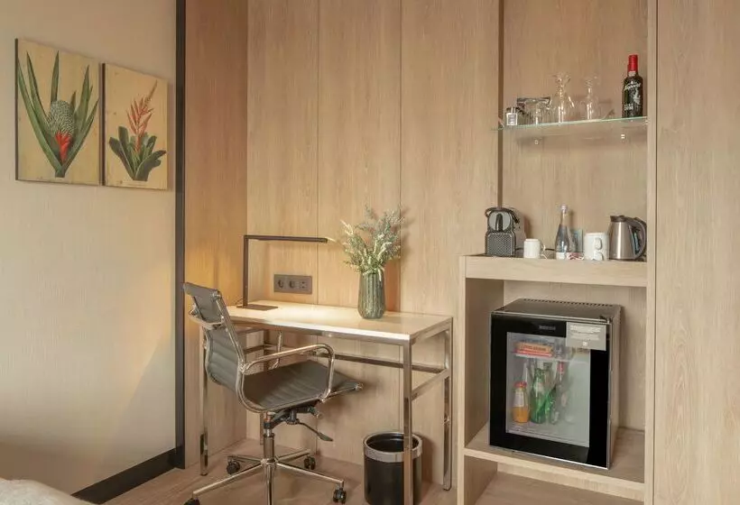 هتل NH Porto Jardim