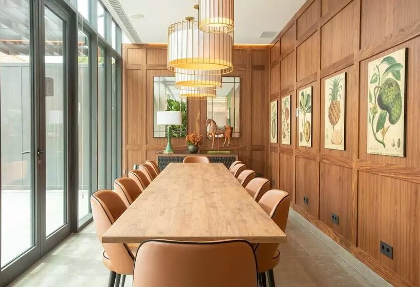 هتل NH Porto Jardim