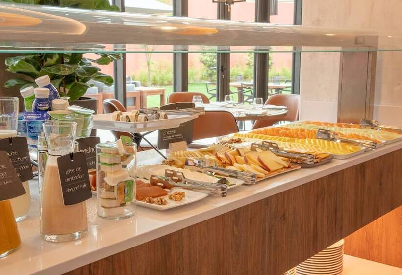 هتل NH Porto Jardim