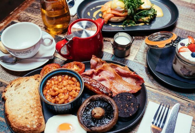 הוסטל The Sun Hotel & Bar